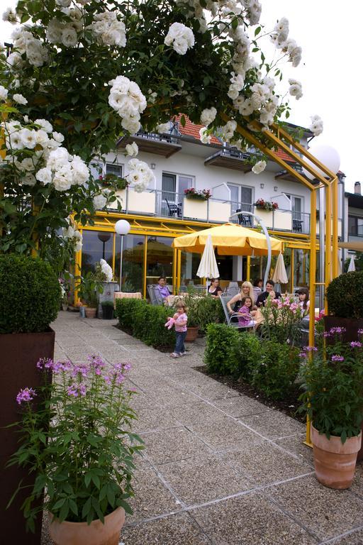 Hotel & Restaurant Seehof Подерсдорф-ам-Зе Экстерьер фото