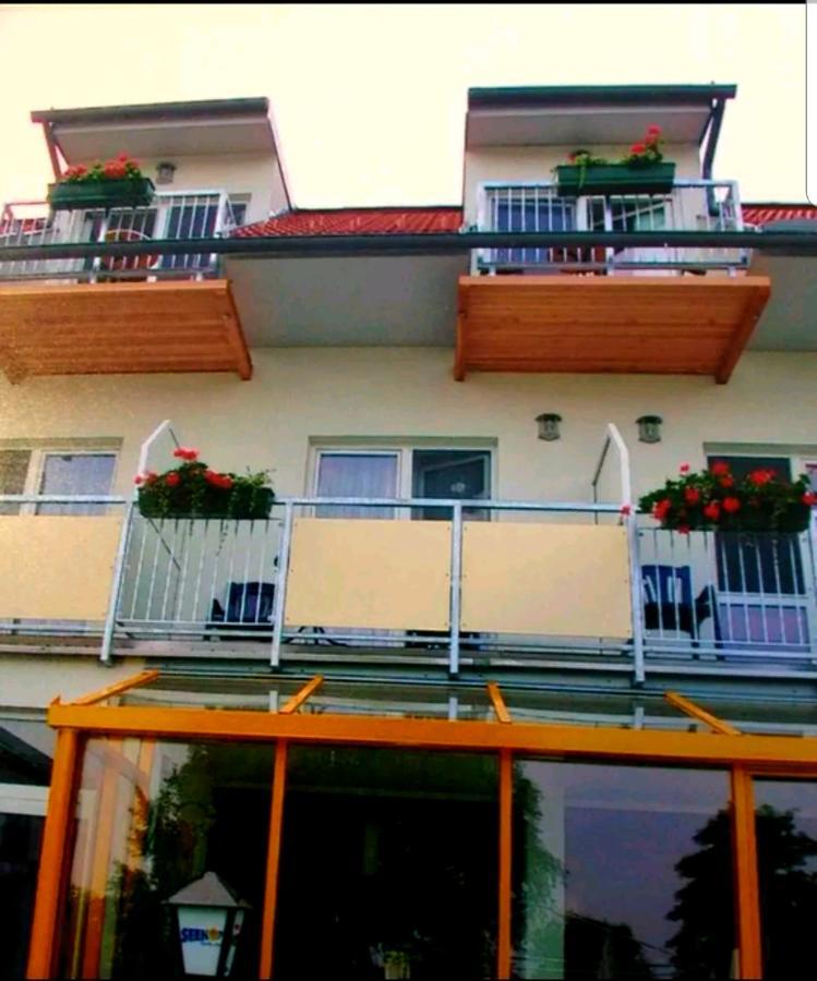 Hotel & Restaurant Seehof Подерсдорф-ам-Зе Экстерьер фото